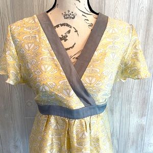 Grey and yellow maternity blouse. Oh Baby by Motherhood. Size M